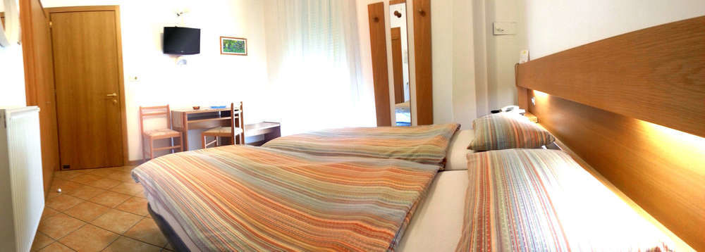 Hotel Villa Clara Torbole Sul Garda Exterior foto